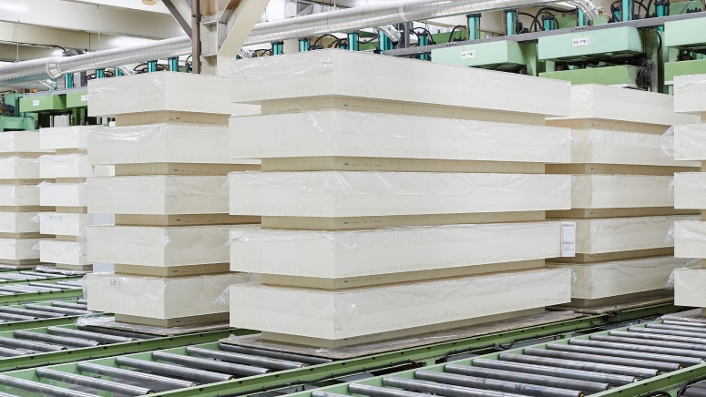 Composite Material for Insulating LNG Tanks