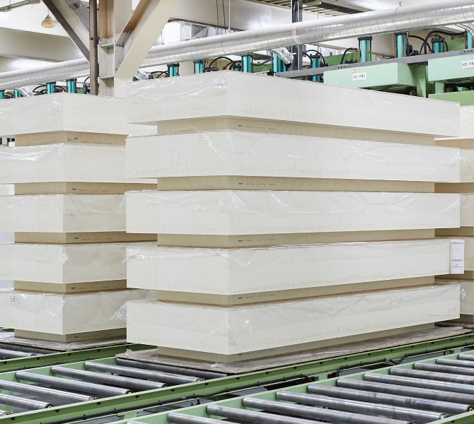 Composite Material for Insulating LNG Tanks